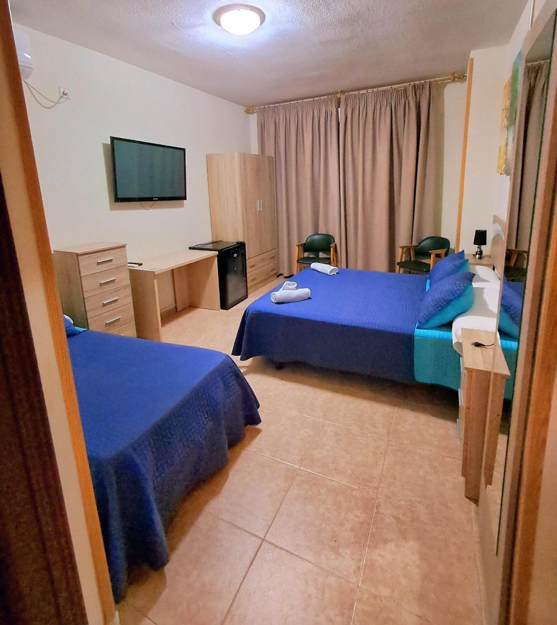 Hostal Dona Maria Valdemoro Exterior photo