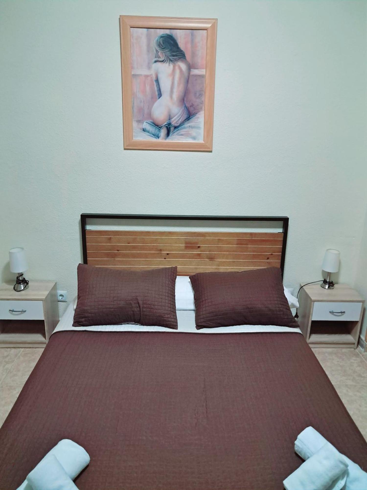 Hostal Dona Maria Valdemoro Exterior photo