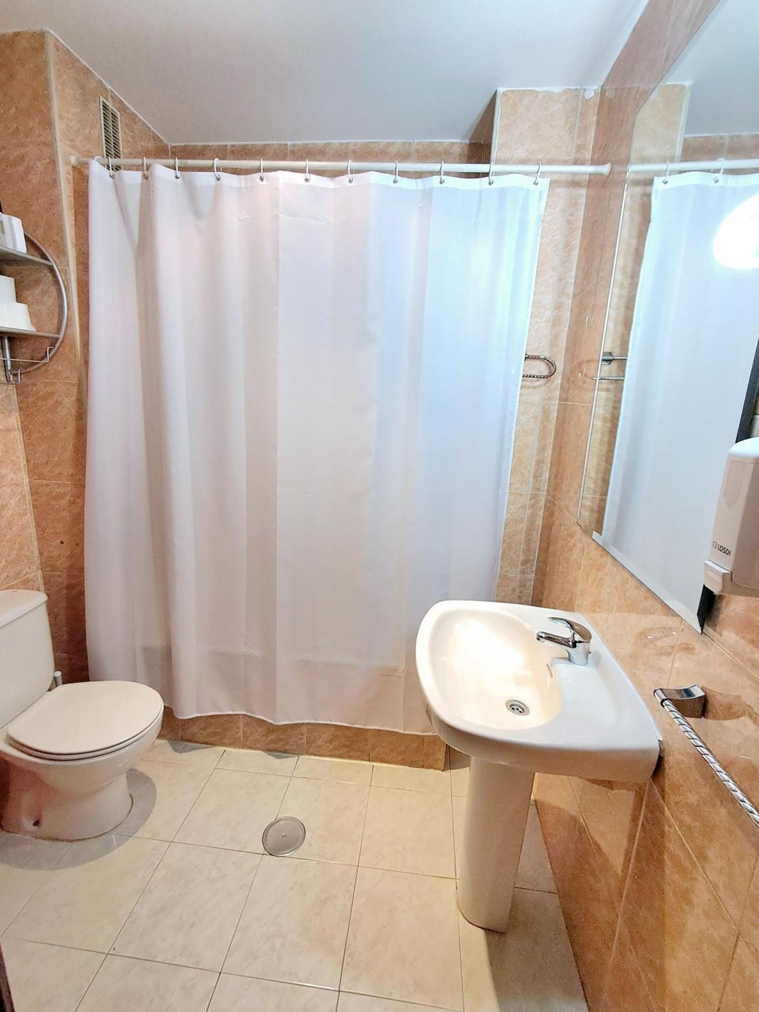 Hostal Dona Maria Valdemoro Exterior photo