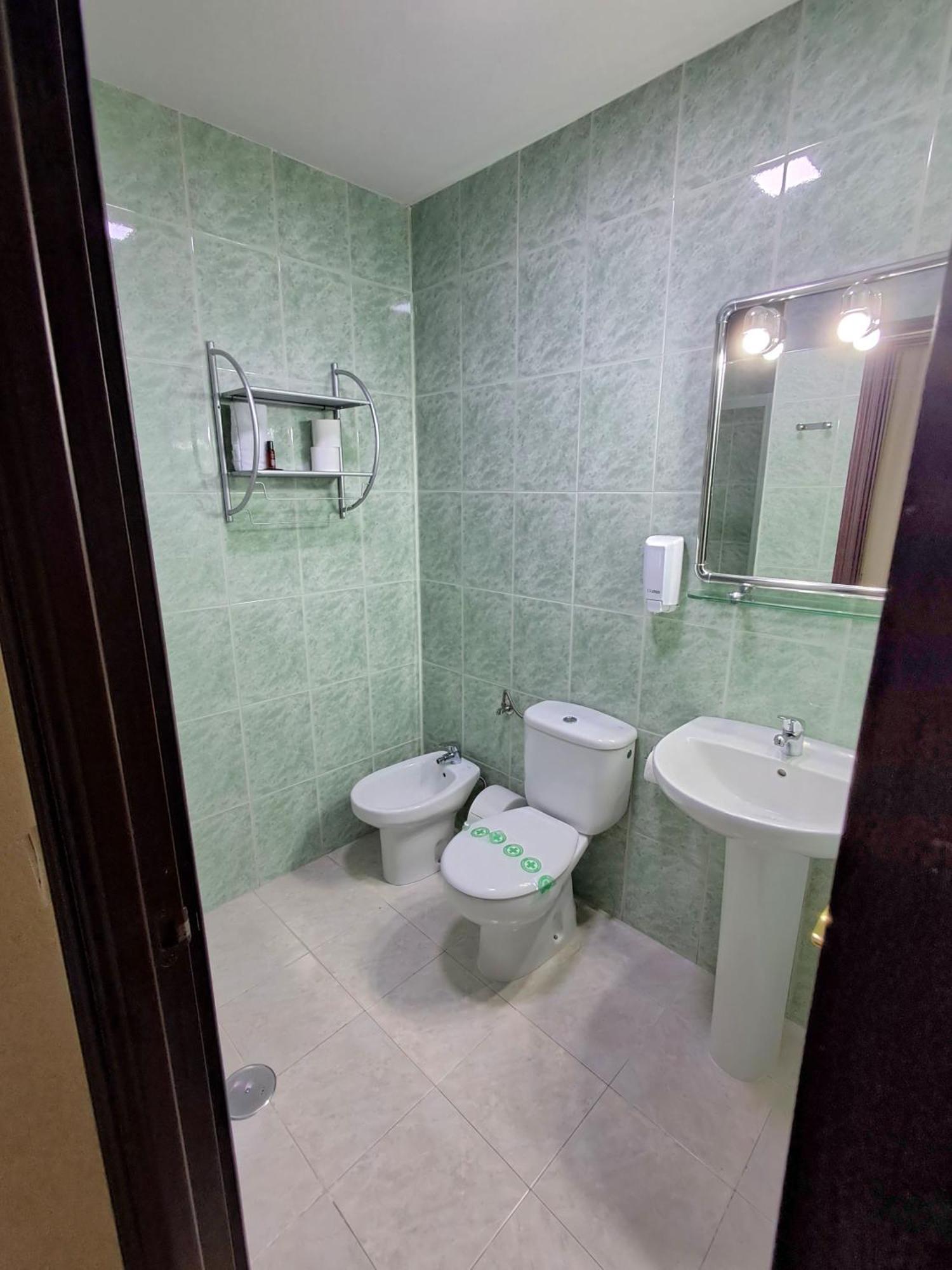 Hostal Dona Maria Valdemoro Exterior photo