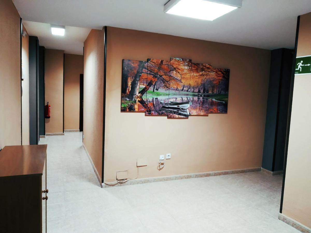 Hostal Dona Maria Valdemoro Exterior photo